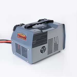 Batterie Ladeger�t mit Starthilfe